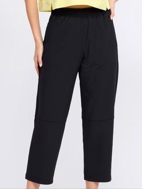 We Wander All set Commuter Barely Barrel Crop Pant - M